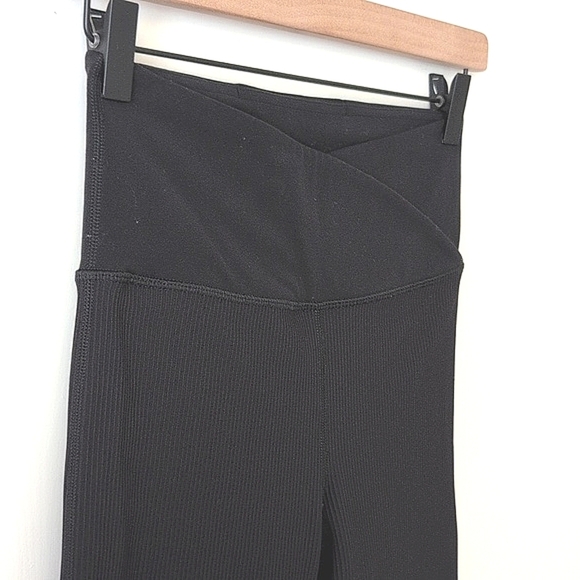 Athleta Womens Small Elation Crossover Ribbed Leggings Black Activewear Workout - Picture 4 of 8